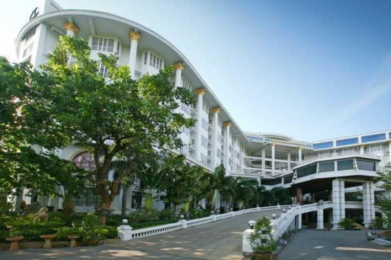 Hermitage Hotel Korat-Sha Накхонратчасима Экстерьер фото