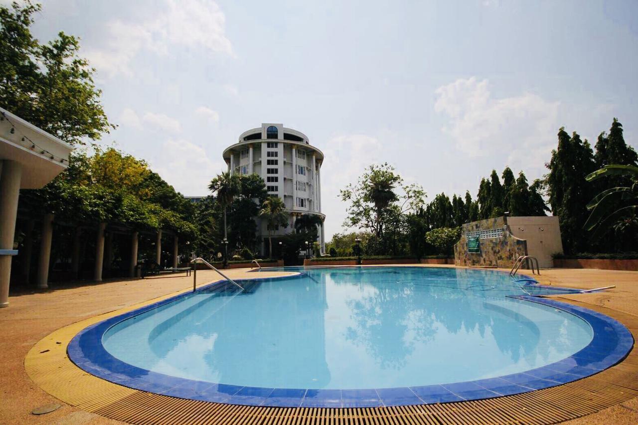 Hermitage Hotel Korat-Sha Накхонратчасима Экстерьер фото